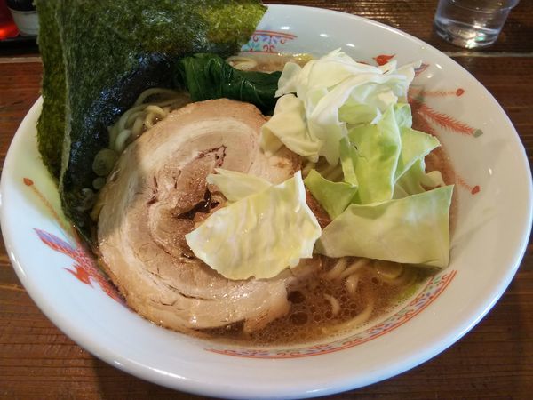 「豚骨醤油　（中）１.５玉」@麺屋さくらの写真