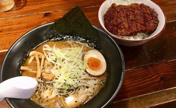 「黒旨 ソースカツ丼」@麺屋はやたろう 立川店の写真