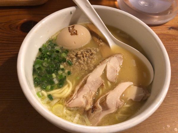 「白鶏らーめん ＋ 半熟味付け玉子(クーポン) + 鶏めし」@鶏の穴の写真