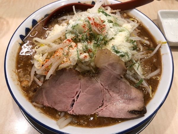 「TOKYO味噌ラーメンハイカラ 大 970円 焼豚ごはん170円」@食堂 七彩の写真
