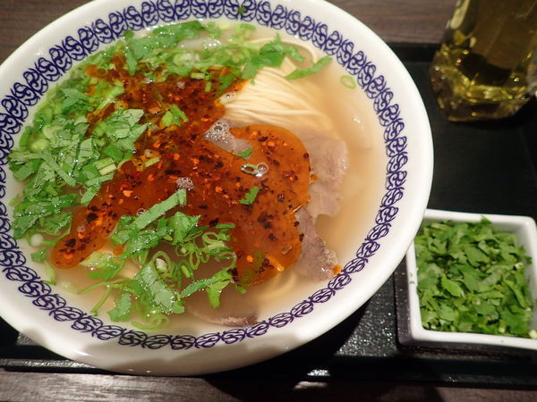 「蘭州牛肉面・細麺＋パクチー大盛」@馬子禄 牛肉面の写真