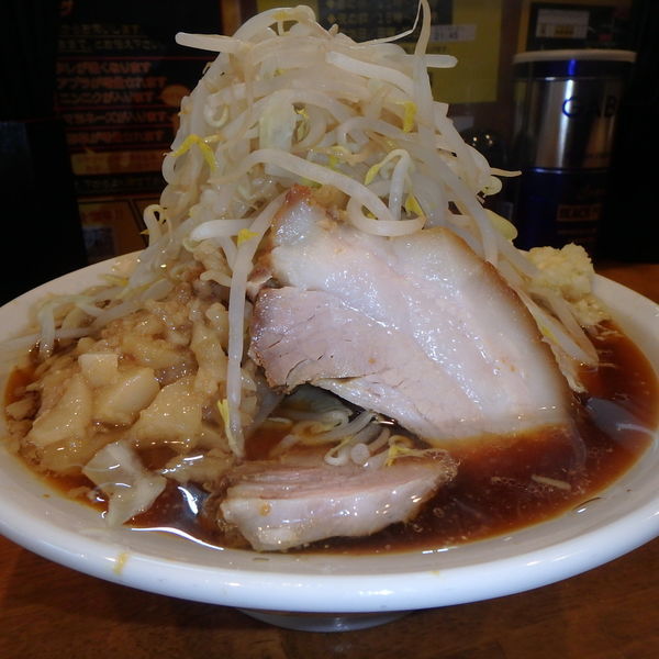 「BB大盛 (850円)(ヤサイニンニクアブラ)、豚増し」@麺屋豚道場の写真