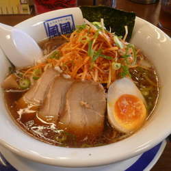 しょうゆラーメン（ピリ辛ネギ増）