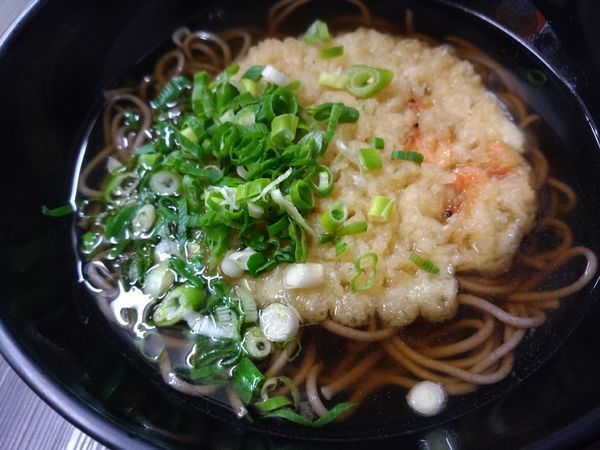 「天ぷらそば330円」@ゑびすうどんの写真