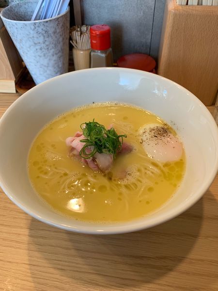 「白トリュフオイル香る鶏白湯麺」@らーめんMAIKAGURAの写真