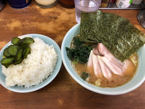 「チャーシュー麺 850円 サービスライス大」@横浜ラーメン 武蔵家 船橋店の写真