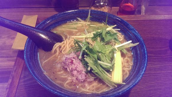 「鶏白湯らーめん、大盛」@燻製麺 燻の写真