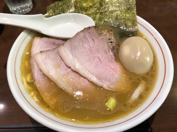 「特製らーめん（もも肉、固め）＋ライス」@らーめん飛粋の写真