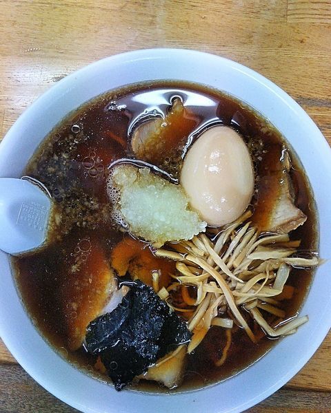 「チャーシューメン 750円＋味付き玉子 50円」@寿ラーメンの写真