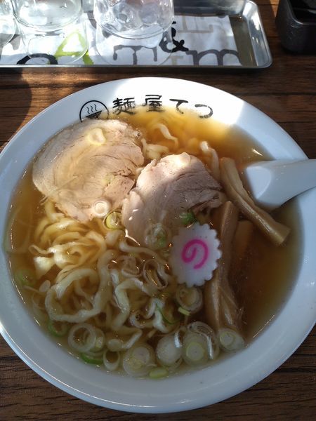 「ラーメン 630円 自家製餃子(3ヶ) 250円」@麺屋 てつの写真