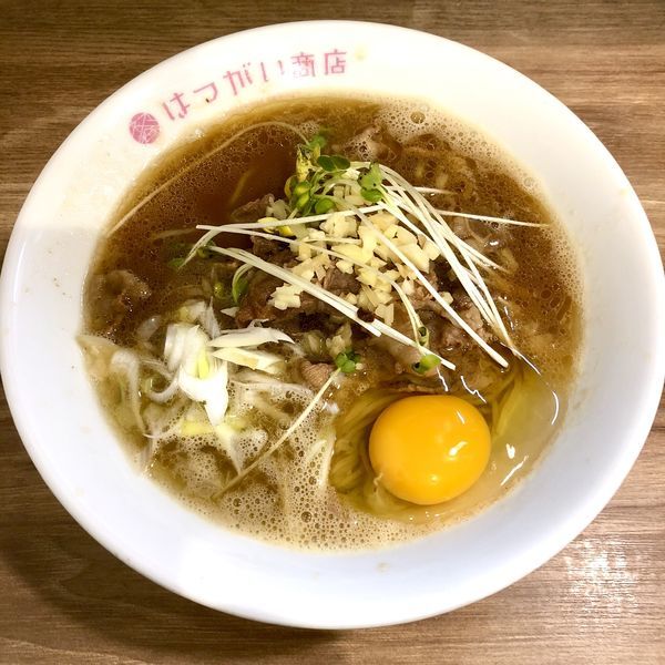 「【限定】牛ロースと生卵のラーメン〜徳島の味〜￥850」@はつがい商店の写真