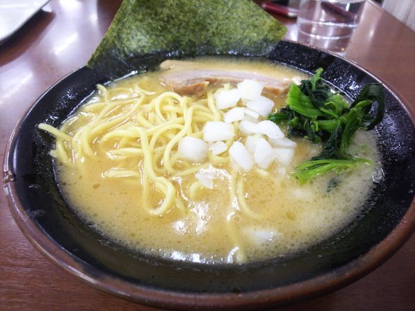 「味噌豚骨ラーメン780円」@濃厚とんこつ横浜家系ラーメン 九ツ家 高坂サービスエリア店の写真