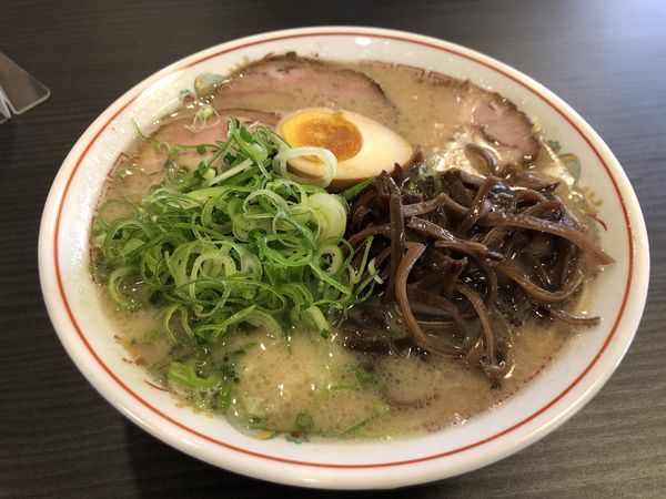 「福岡久留米チャーシュー麺＆替え玉」@ラーメン・ホルモン焼肉育元の写真