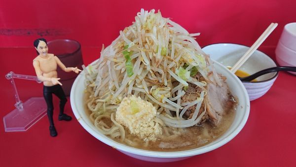 「大ラーメン850円+生卵50円」@ラーメン二郎 茨城守谷店の写真