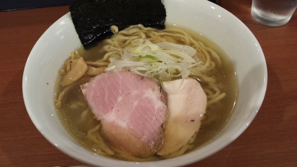 「ラーメン(塩)780円大盛無料」@自家製手もみ麺 鈴ノ木の写真