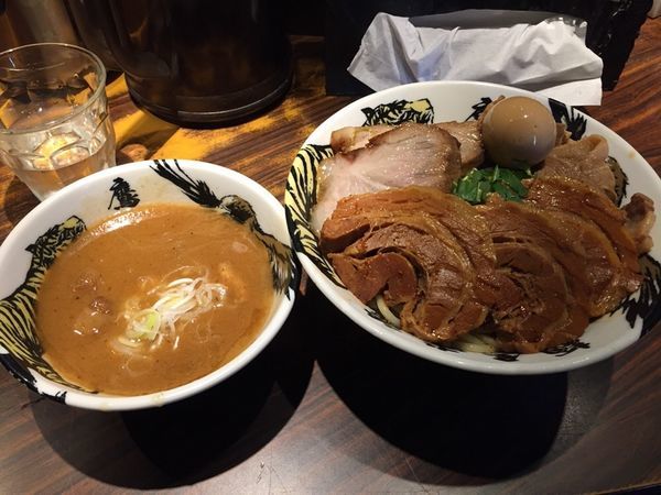 「つけ麺肉三昧（大盛）」@麺屋武蔵 鷹虎の写真
