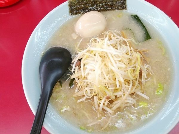 「ネギラーメン＋味玉」@ニューラーメンショップの写真