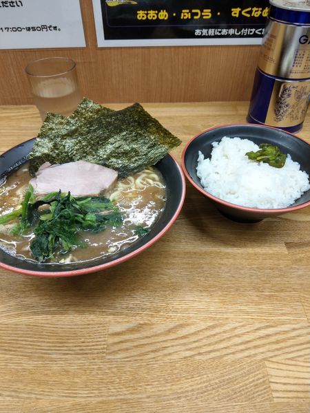 「ラーメン固め(750円)+ライス(50円)」@麺家 紫極の写真