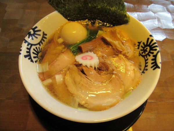 「中華そば（７５０円）＋特級ＴＰ＋トロ豚＋ＥＢＩライス＋餃子」@特級中華蕎麦 洋介の写真