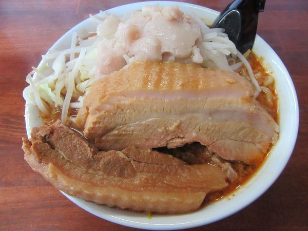 「辛豚そば・２辛（８００円）＋豚１枚２００円」@激辛ラーメン専門店 レッチリ 土浦本店の写真