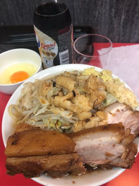 「ラーメン、生姜、生卵、豚1枚増し」@ラーメン山崎の写真