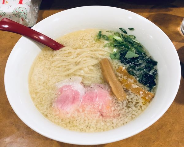 「背脂塩らーめん（太麺￥830）」@麺屋 紅の写真