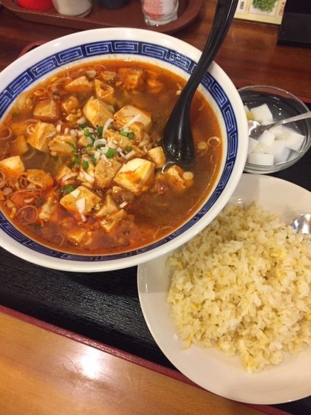 「麻婆麺＋半炒飯 500円（日替り）」@料麺館 大久保店の写真