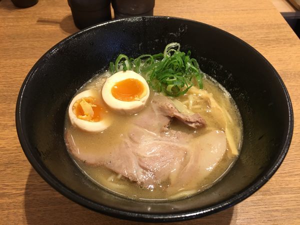 「煮干し鶏白湯らーめん750並」@キラメキノ太陽～ふくちやま～の写真