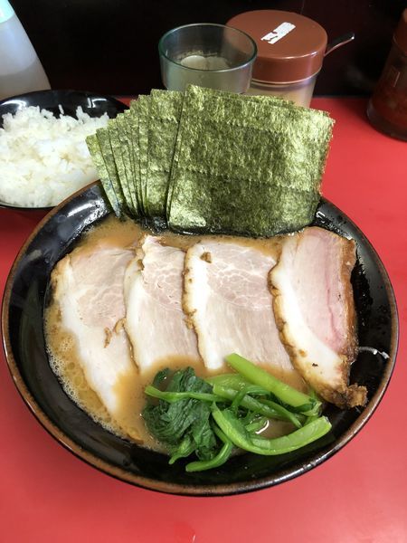 「チャーシュー麺中盛り 固め濃いめ 海苔増し 小ライス」@田上家の写真