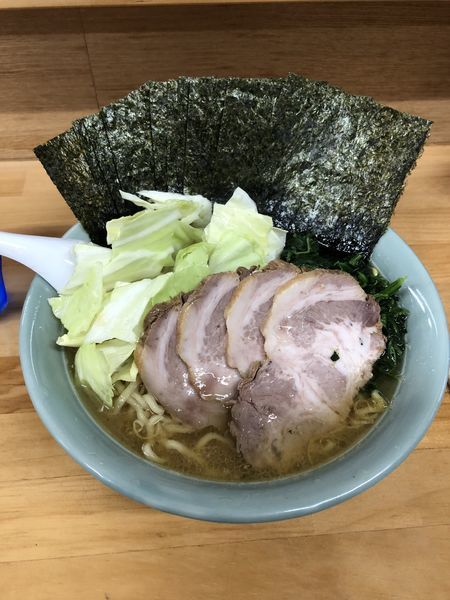 「大盛りチャーシュー 固め濃いめ少し多め 海苔とほうれん草増し」@捲り家の写真