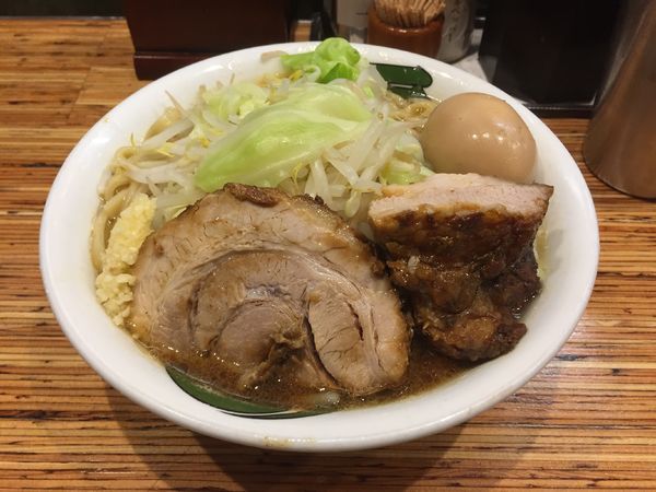 「雷そばライト(ニンニク少なめ)＋半熟味玉」@雷 松戸駅東口店の写真