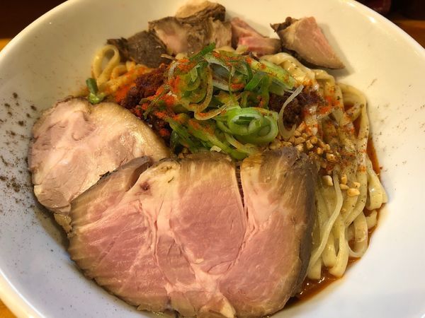 「汁無し坦々麺880円 大盛り110円 半焼豚増し130円 瓶ビー」@麺庵ちとせの写真