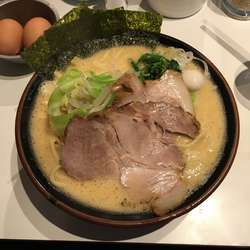豚骨醤油ラーメン