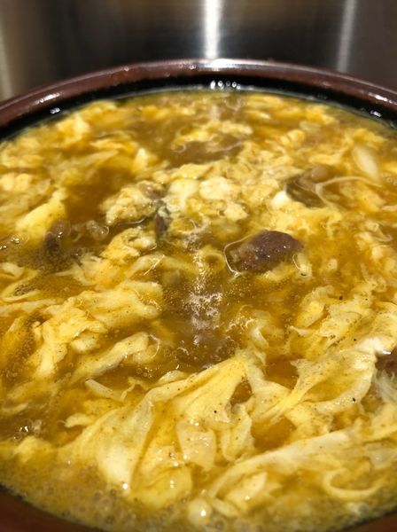 「鶏卵カレーうどん」@つくもうどん 塩小路本店の写真