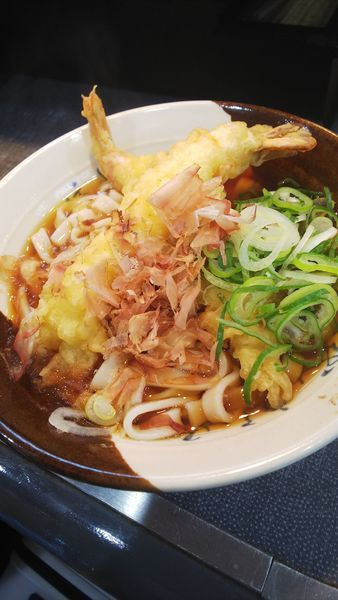 「海老天きしめん」@名代きしめん 住よし JR名古屋駅・新幹線上りホーム店の写真