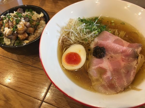 「黒トリュフspecial(鶏清湯)＋炙りチャーシュー丼」@Mari iidaの写真