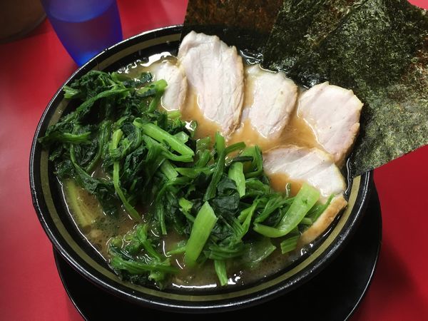 「チャーシューメン＋青菜」@家系ラーメン 王道家の写真