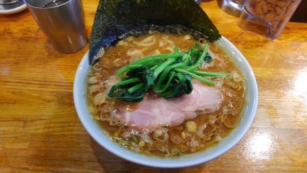 「家系ラーメン大盛り、ネギチャーシュー丼」@麺屋 庄太 六浦本店の写真