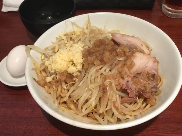 「汁なし＋生卵＋烏龍茶」@俺の生きる道 つくば店の写真