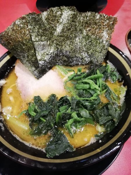 「ラーメン　ほうれん草トッピング」@家系ラーメン たつ家の写真