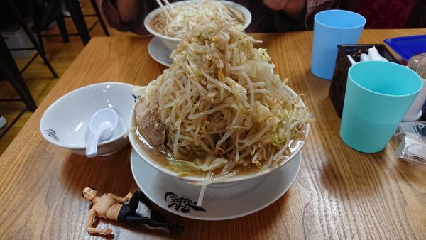 「ガッツリら～めん特盛 900円」@らーめん志恩の写真