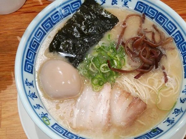 「元祖博多ラーメン＋煮玉子」@博多食堂 渋谷店の写真