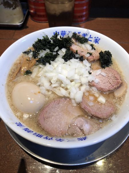 「煮干背脂ラーメン 特製 980円」@燕三条中華そば ぎと家 武里本店の写真