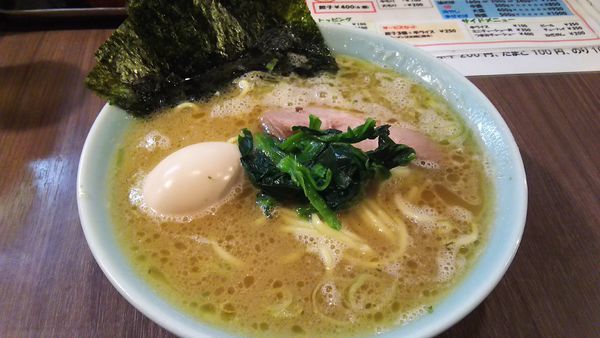 「ラーメン(並) ￥700+味玉(ｻｰﾋﾞｽ)」@介一家 山手店の写真