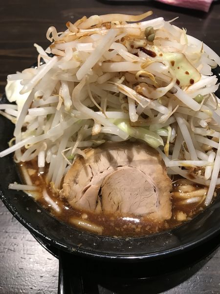「カネシ醤油ラーメン、ヤサイ」@麺や 久の写真