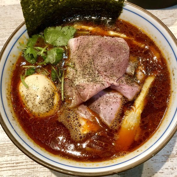 「【気まぐれ限定】辛い四つ葉ブラック￥900」@中華そば 四つ葉の写真