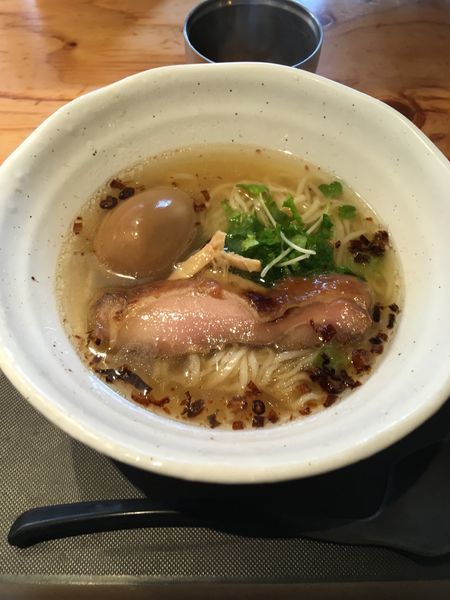 「朝塩そば➕味玉」@麺場 浜虎 横浜店の写真