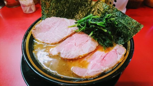 「チャーシュー(麺硬め･味濃いめ)＋海苔」@家系ラーメン とらきち家の写真