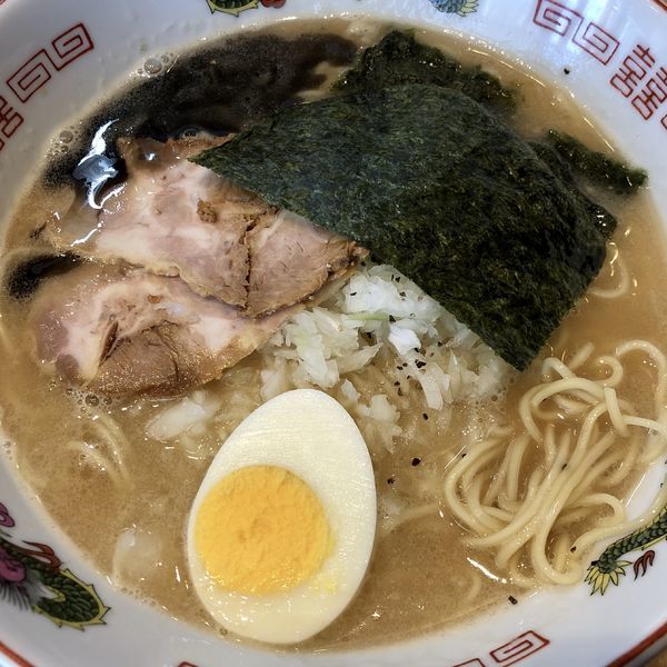 「とんこつ正油＋黒マー油」@ザ・東京豚骨ラーメン屋 SAKU 牛久店の写真