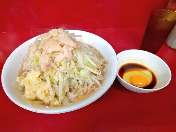 「ラーメン750円（ニンニクアブラ）すき焼きたまご」@ラーメン二郎 相模大野店の写真